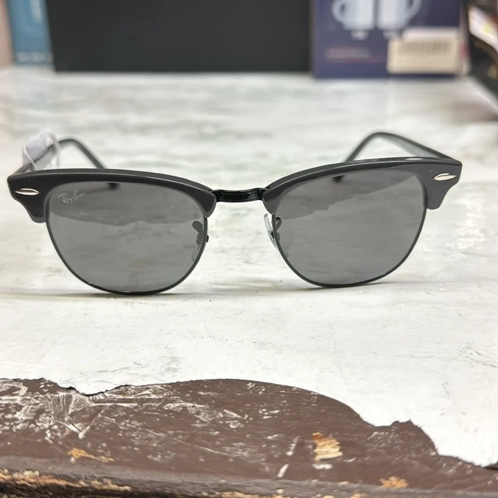 Mens Authentic Ray-Ban CLUBMASTER CHROMANCE RB3016 CLUBMASTER 1367/B1 49-21-140